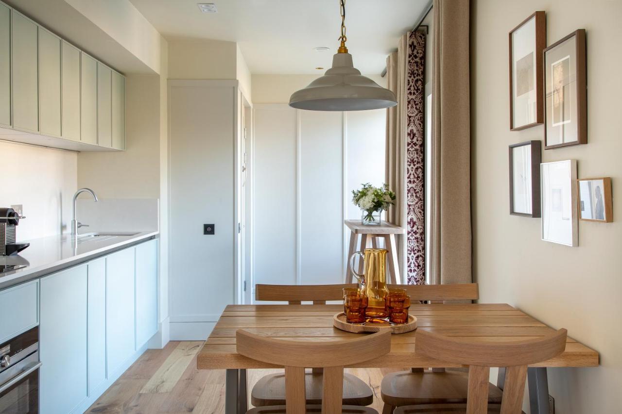 Cheval Abbey Strand Apartments, At Holyrood エディンバラ エクステリア 写真